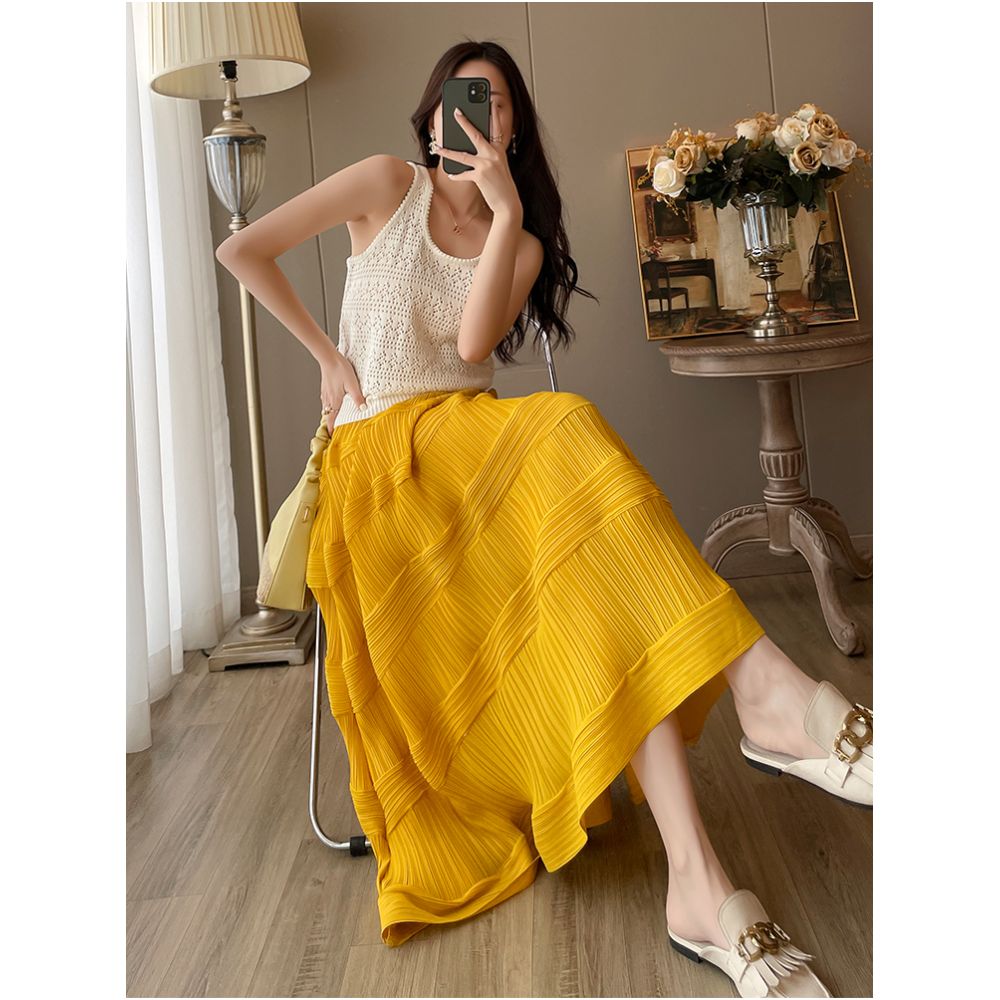 White hollow knitted vest top two piece skirt set small fragrant style pleated skirt set women s summer 2025 new style image 1