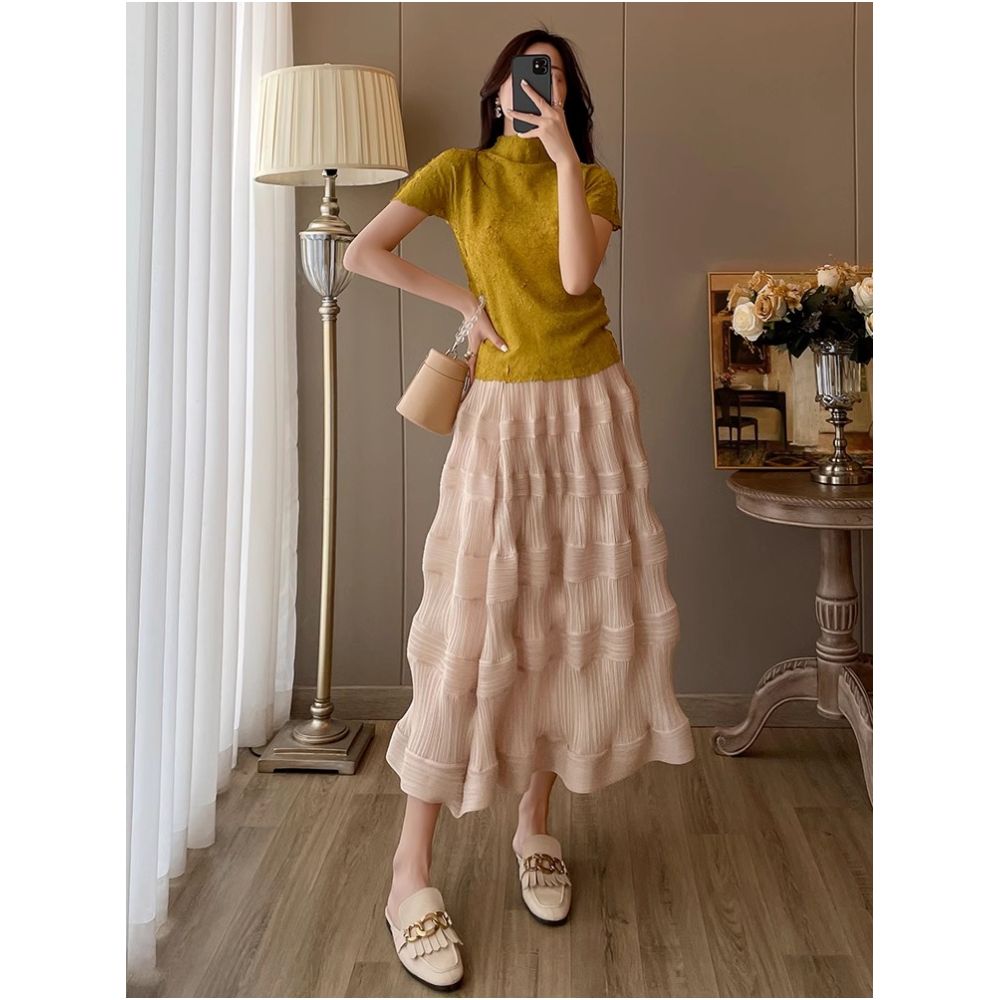 White hollow knitted vest top two piece skirt set small fragrant style pleated skirt set women s summer 2025 new style image 28