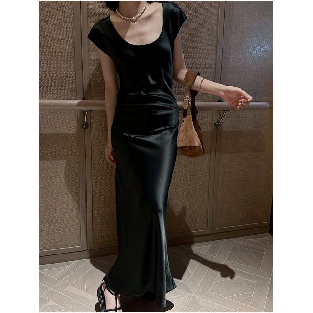 Romantic daily Nordic small shoulder vinegar satin dress exquisite hourglass fish tail skirt light luxury pearl dress image 1