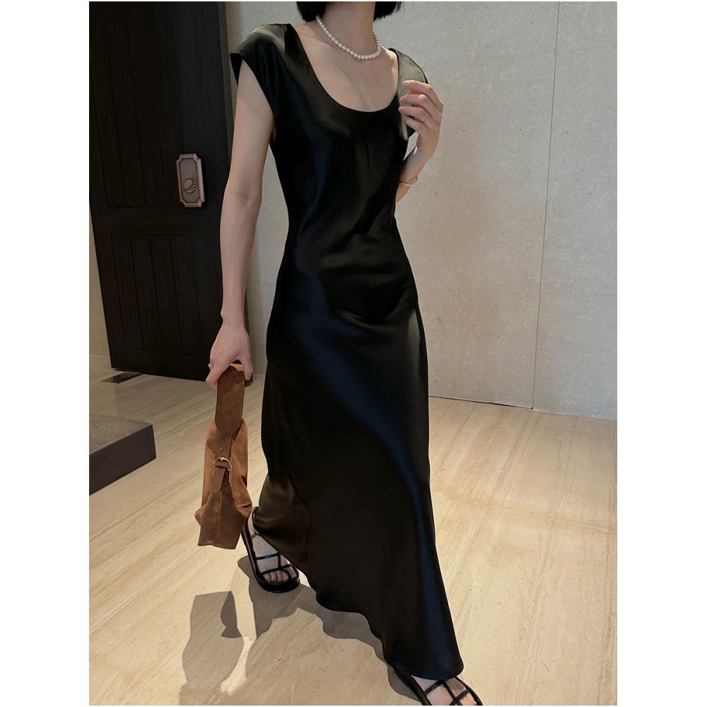 Romantic daily Nordic small shoulder vinegar satin dress exquisite hourglass fish tail skirt light luxury pearl dress image 5