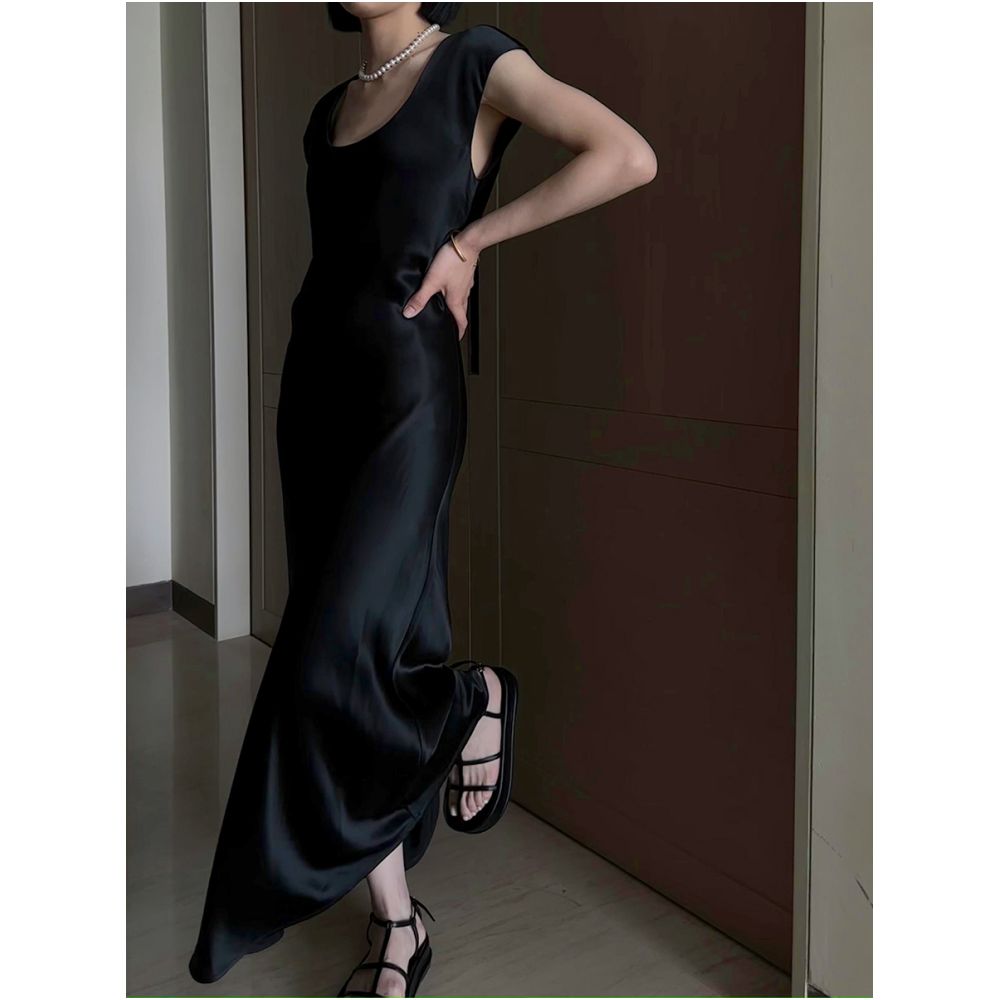 Romantic daily Nordic small shoulder vinegar satin dress exquisite hourglass fish tail skirt light luxury pearl dress image 7