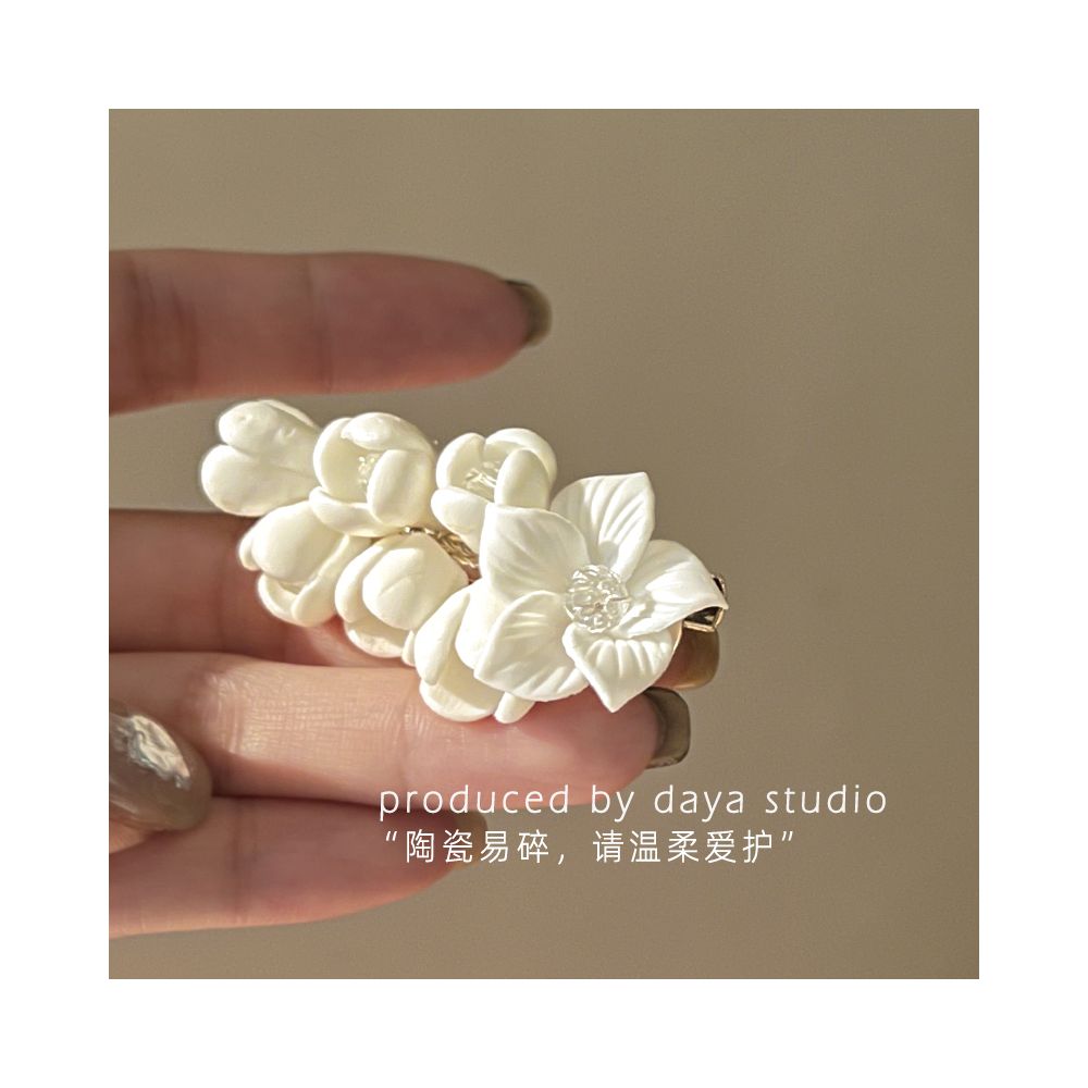 Wake up that jasmine super fairy French retro ceramic flower hair clip light luxury high end sense niche temperament edge clip image 5