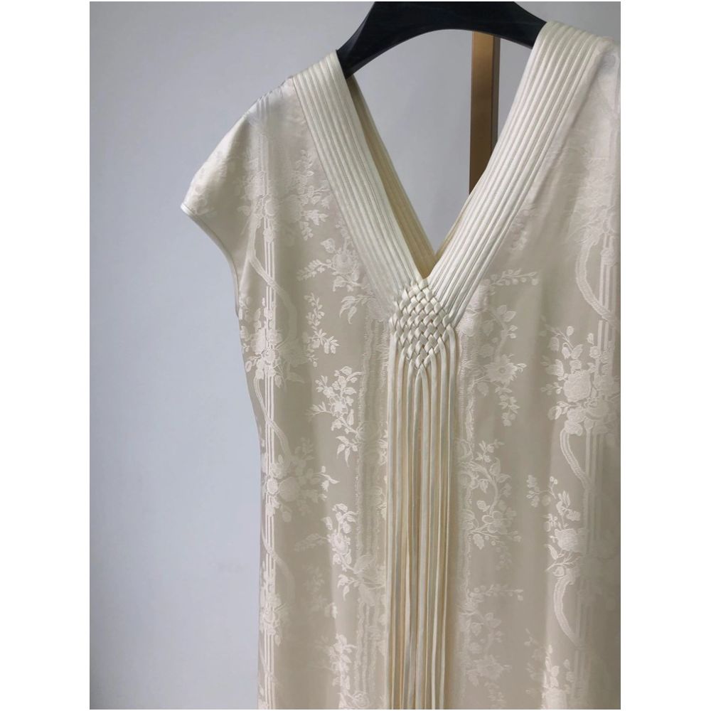 High end Heavy Industry New Chinese Style 2025 Summer Chinese Style Jacquard Elegant Tea Clothing Tassel Improved Cheongsam Dress image 7
