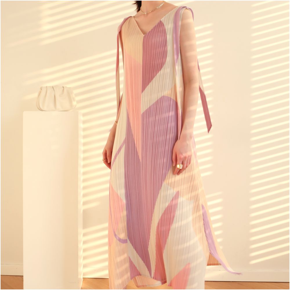 Folded clothes pleated clothes suspender straps summer new printed font hem slit dress ribbon long fairy dress image 6