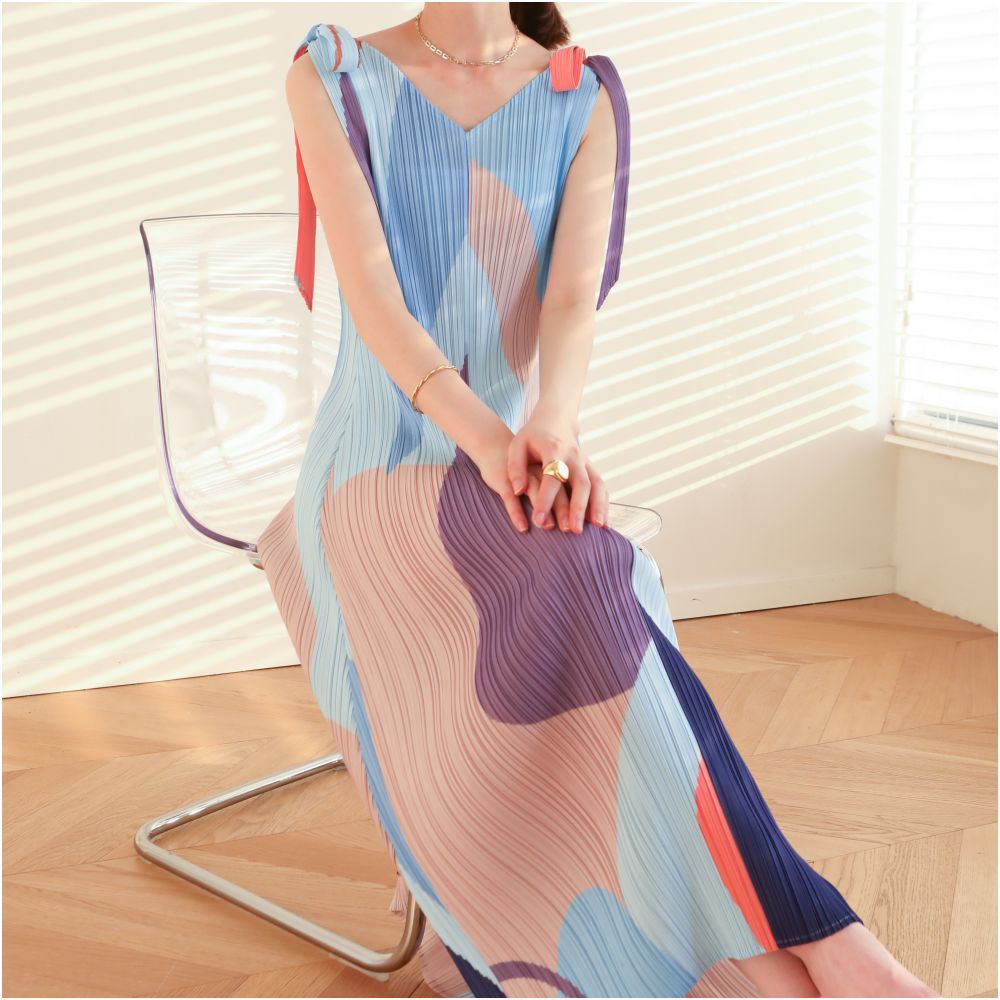 Folded clothes pleated clothes suspender straps summer new printed font hem slit dress ribbon long fairy dress image 9