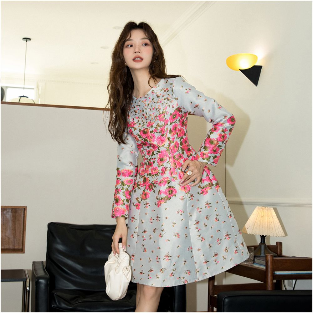 Pink Heavy duty Relief Waist Jacquard Dress for Women 2806 with a niche design and exquisite short sleeved dress image 3