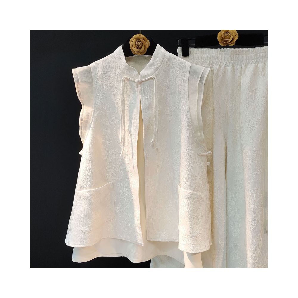 Retro fashion Chinese style suit for women with a niche design embossed jacquard fashionable tassel buckle vest three piece set trendy image 13