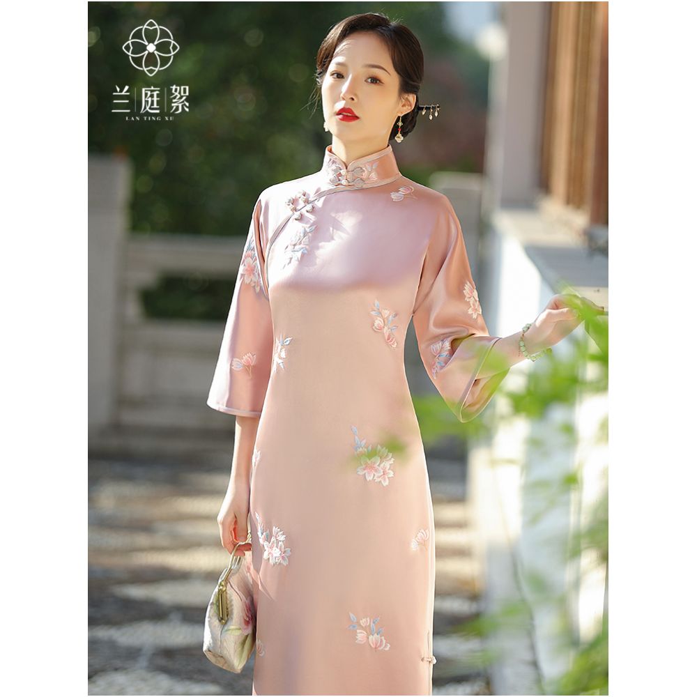 Lanting velvet acetate satin inverted large sleeved cheongsam 2025 seven quarter sleeve flat cut ancient method without province slim fit embroidered young style image 1