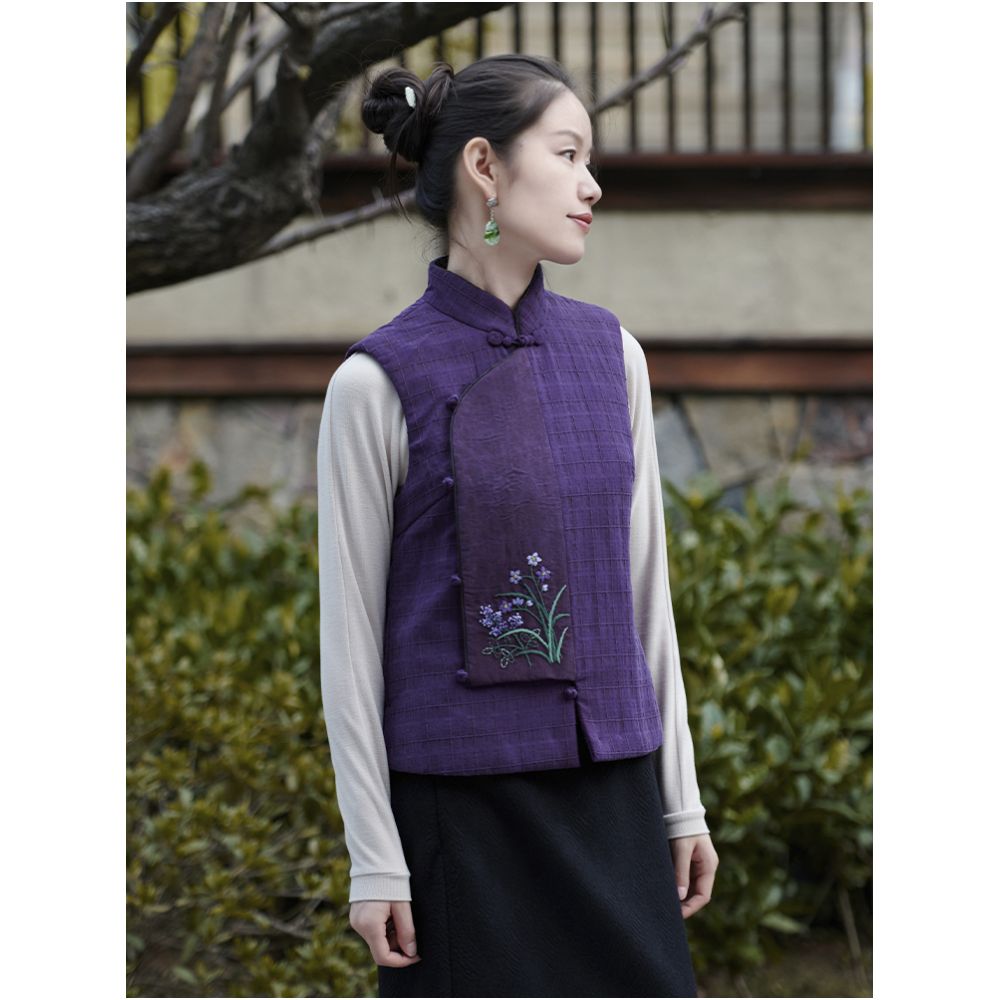 Thank you for the flowers blooming on the road morning silk xiangyun yarn with wool pieces hand embroidered short button vest image 2