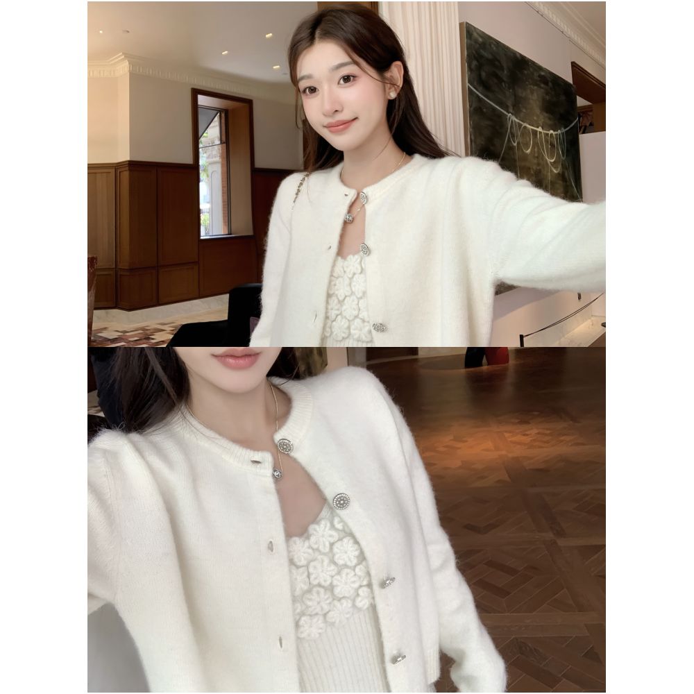 Cchen Chen Return to China White Moonlight Round Neck Short Sleeve Knitted Shirt with Sleeveless Strap Inner Top Set image 11