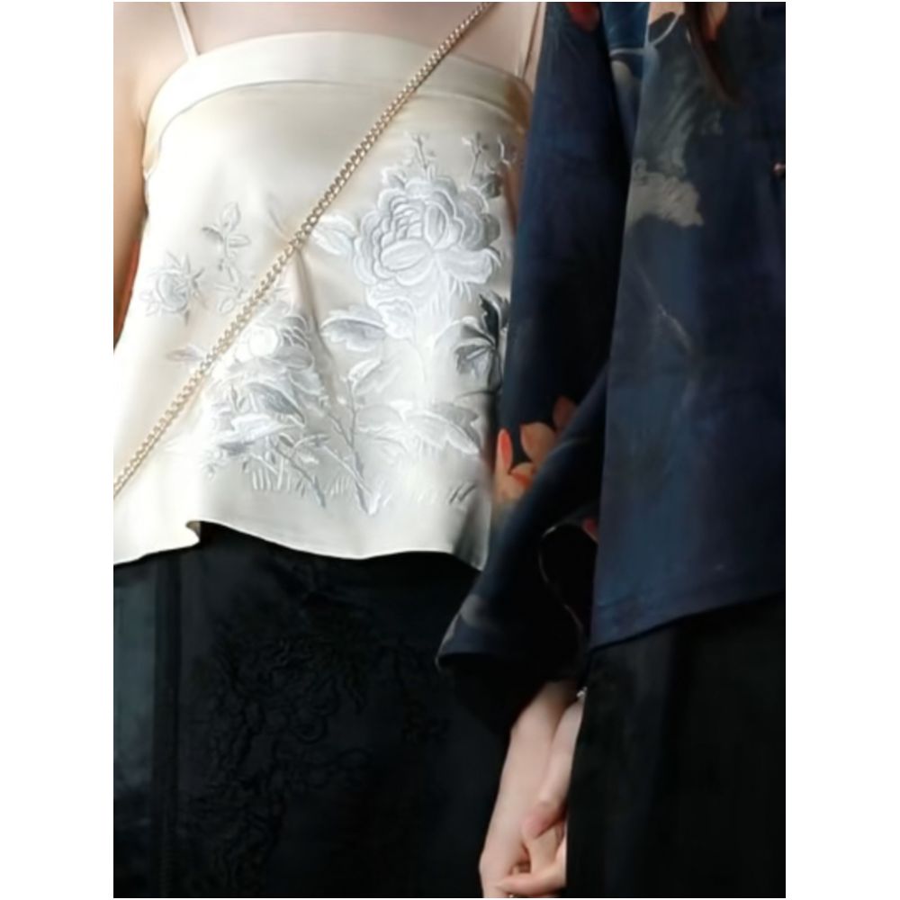 Qiuyuelu Yichengfengxu Silk heavy embroidery retro Chinese Han elements national style inner strap top image 0