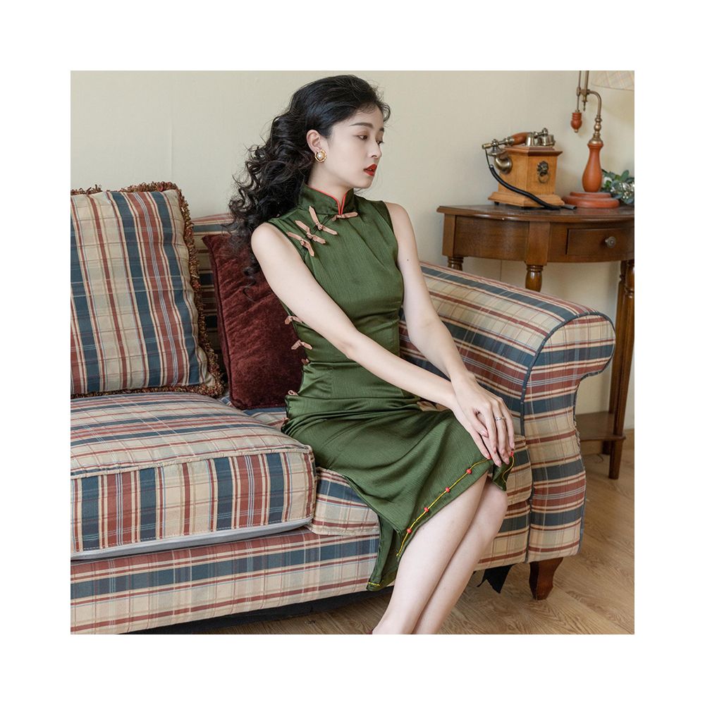 Clearing the warehouse at a loss No refunds no exchanges There may be a small flaw in the bamboo leaf green qipao which is elegant and sleeveless image 3