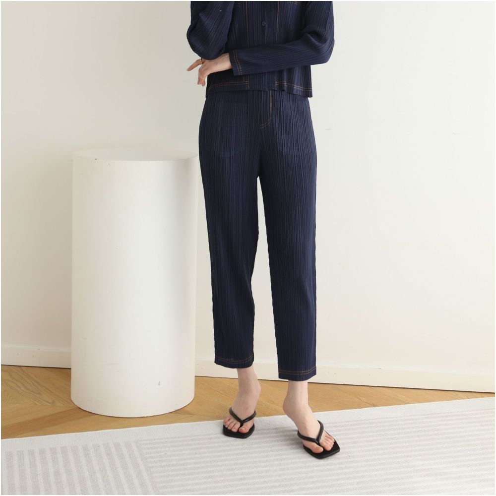 Quality of pleated clothing counter autumn and spring styles high end pleated Korean casual lapel denim shirt cropped pants set image 12