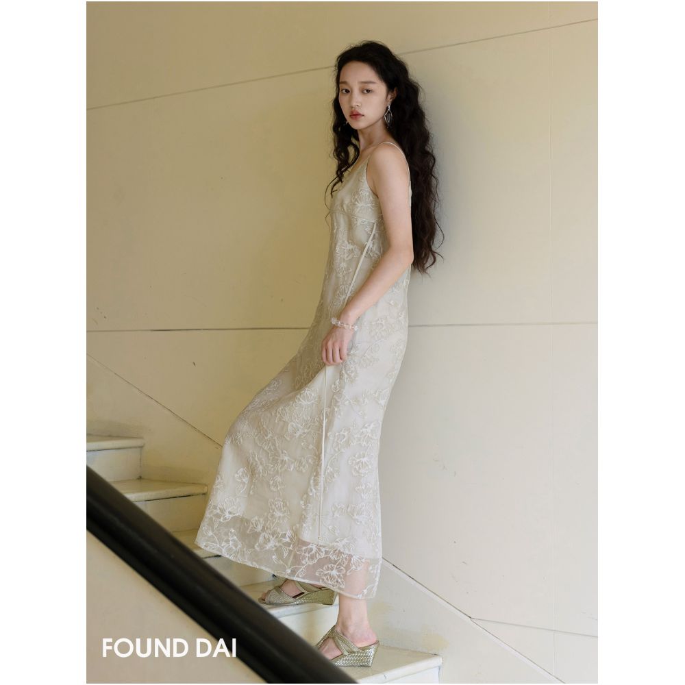 Sold out no restocking Autumn Chong silk silk floral embroidery straight body adjustable waist suspender dress image 0