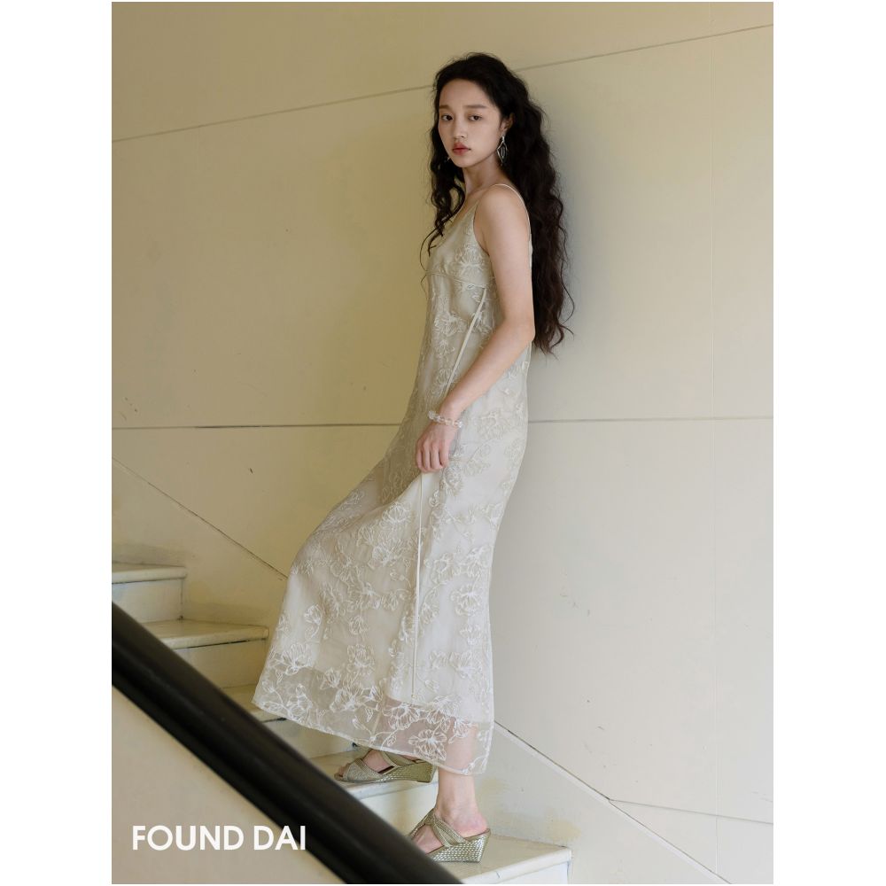 Sold out no restocking Autumn Chong silk silk floral embroidery straight body adjustable waist suspender dress image 16