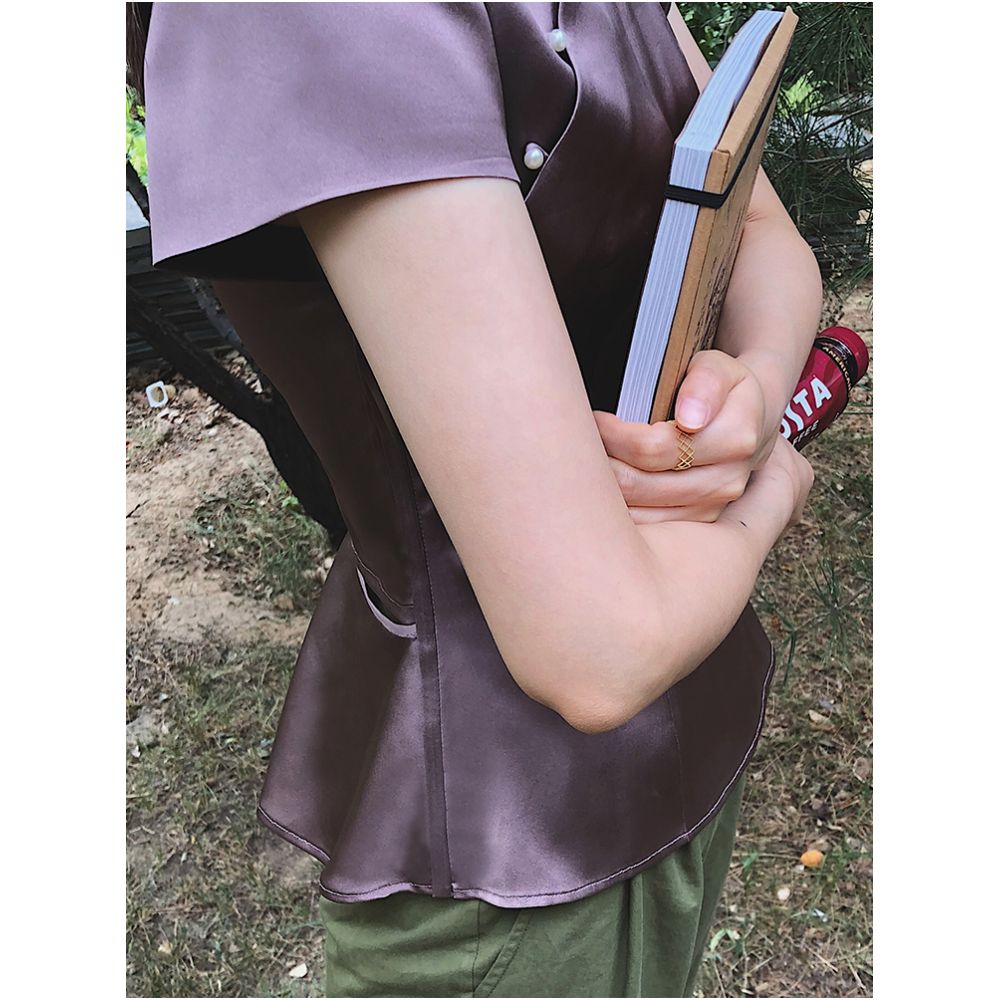 Monthly poster silk cheongsam top appears slim with exposed waist slightly wide short sleeved stand up collar slim fit silk side zipper image 3