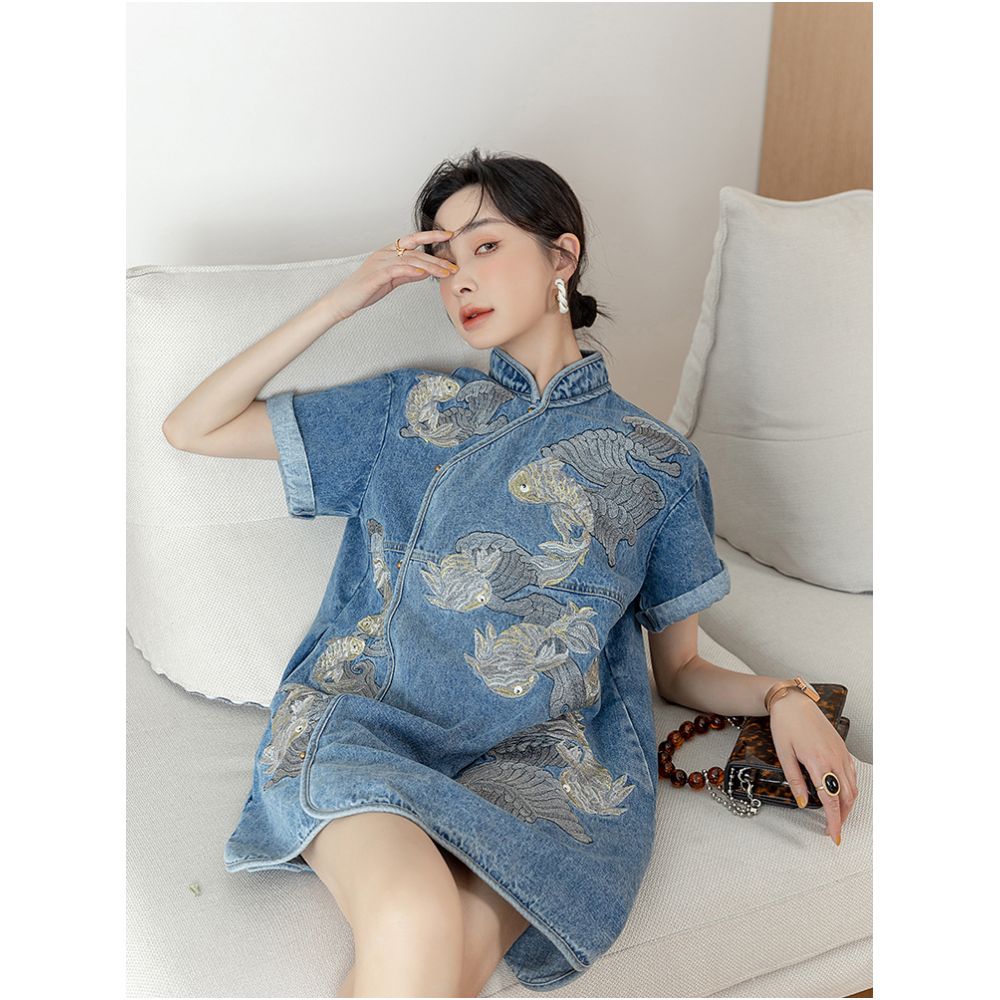 Retro Chinese style buckle cheongsam daily women s design niche fashion new Chinese style carp embroidery denim dress image 11