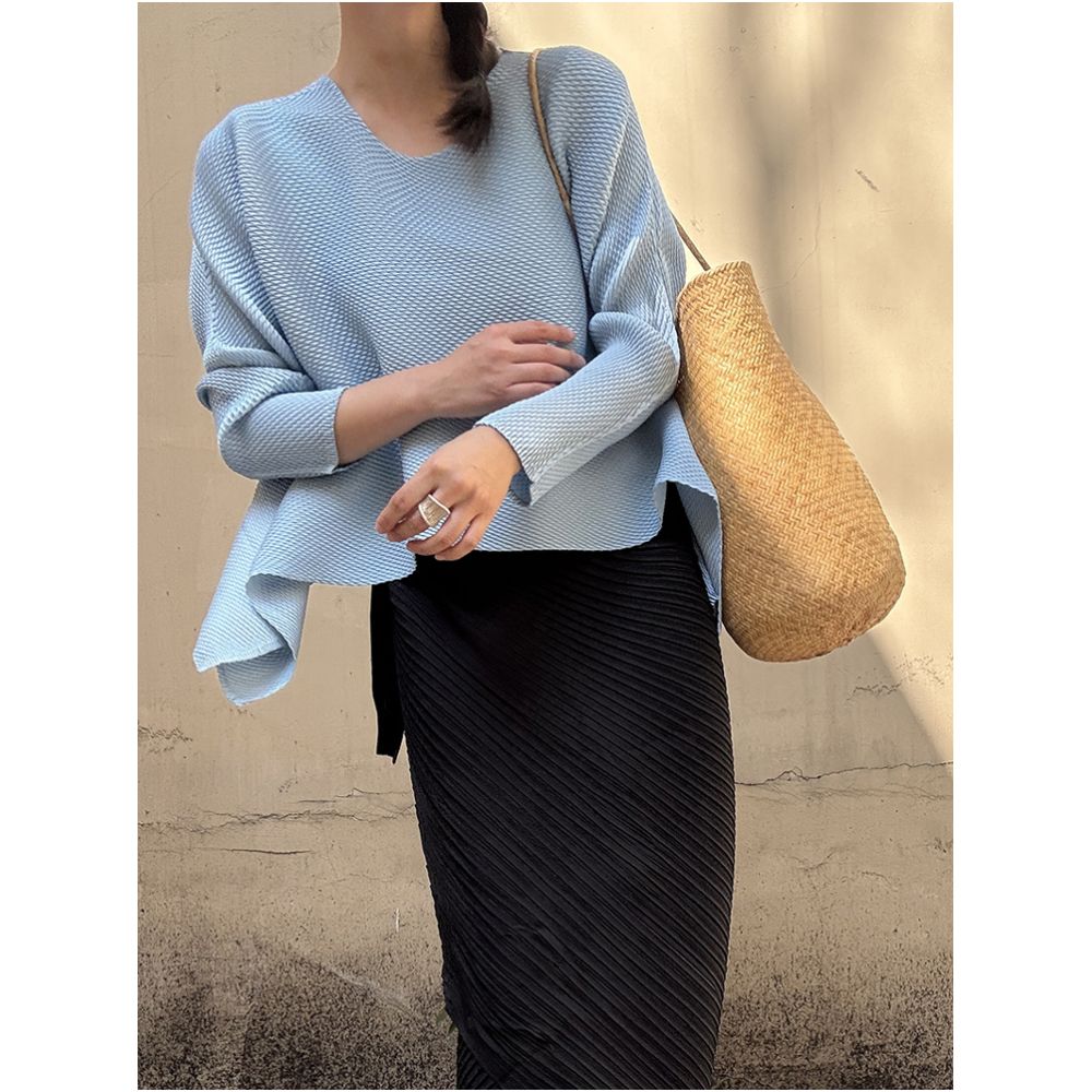 Three new Japanese high waisted round neck long sleeved pleated tops with staggered pleats and irregular commuting texture exuding a slimming temperament image 1
