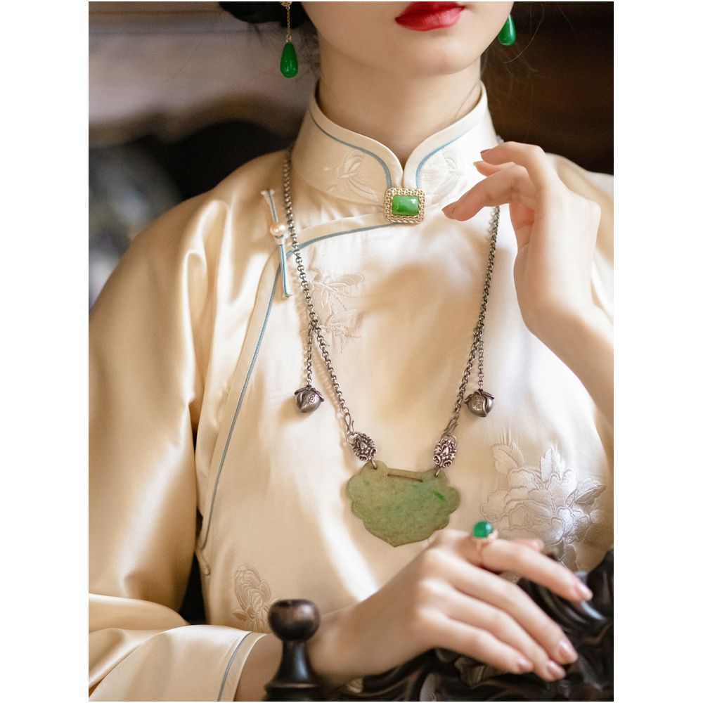 Flowers are slightly restrained A city of wind Retro buttoned Chinese tops embroidered inverted large sleeves girl s daily female Republic of China style image 0