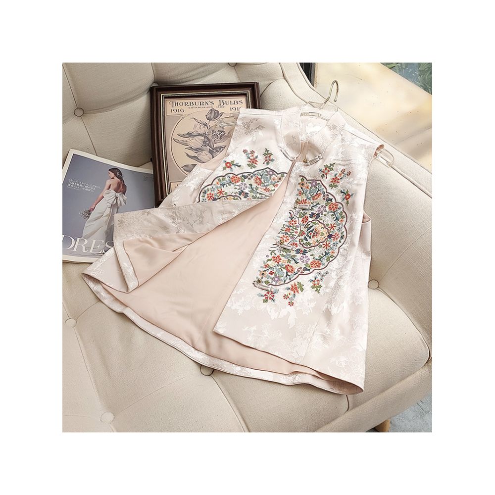 Retro Chinese style improved version cheongsam style vest women s summer new style Chinese style embroidered Tang style versatile vest top trend image 3