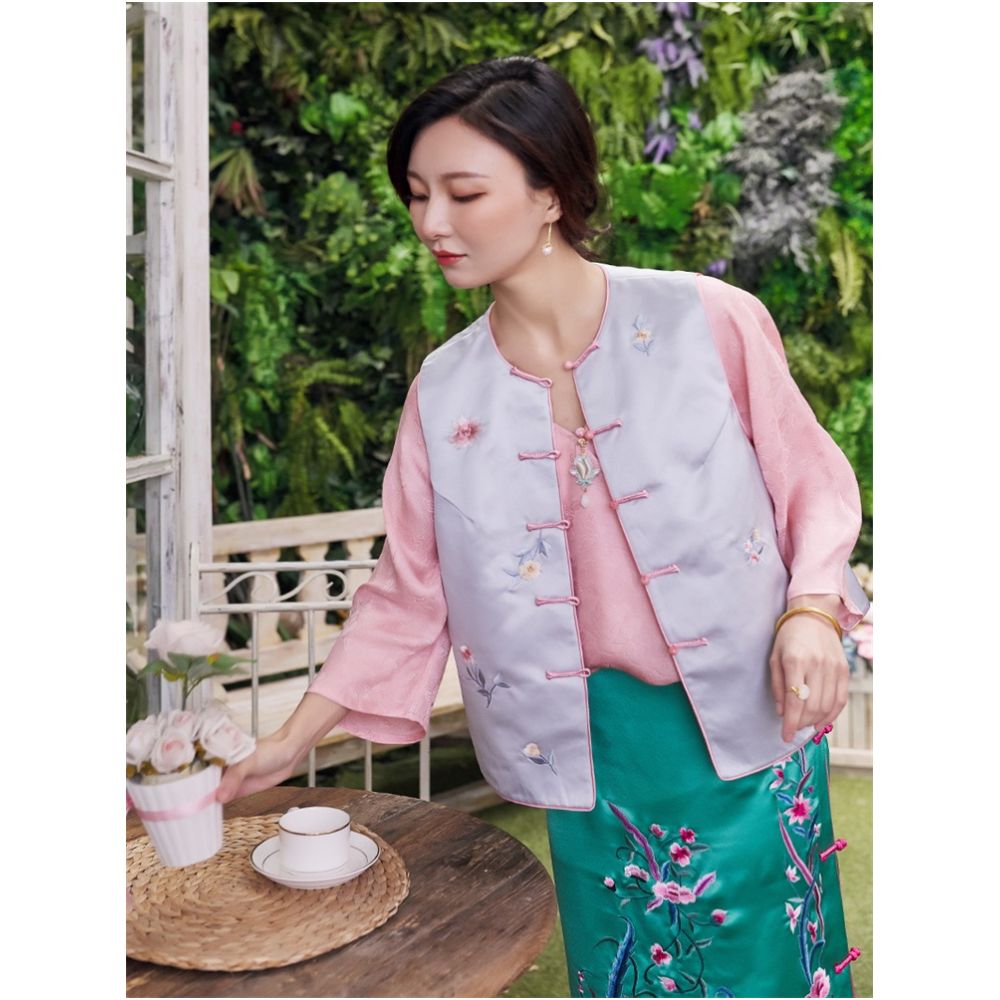 Town Store Baby CPP951 Young New Chinese Round Neck Jade Buckle Retro Embroidery Flower Double breasted Vest Spring and Autumn Shoulder image 3