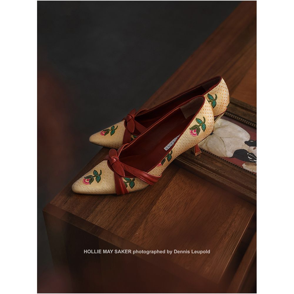 Vintage Vintage Small Square Head Yellow Rose Original Embroidery Custom Fabric Antique Sheep Leather Shoes High End Edition image 0