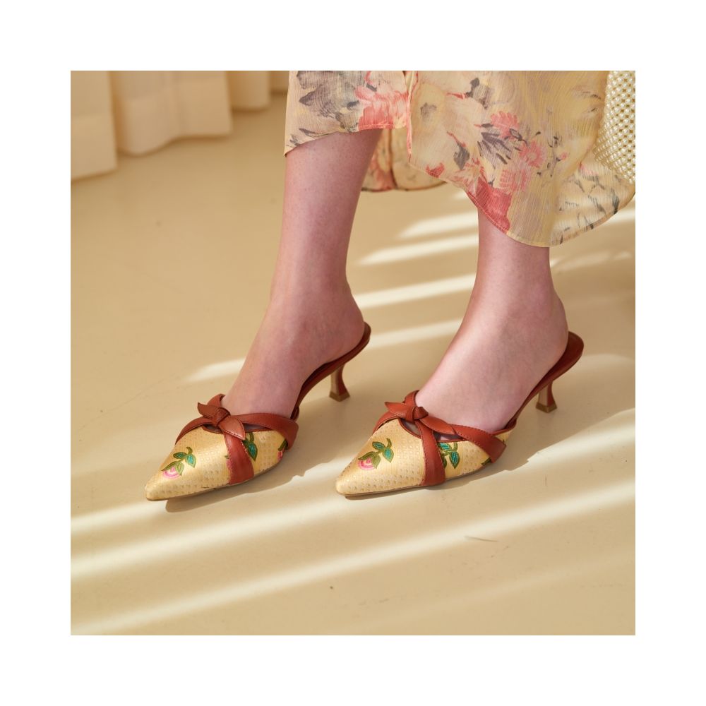 Vintage Vintage Small Square Head Yellow Rose Original Embroidery Custom Fabric Antique Sheep Leather Shoes High End Edition image 17