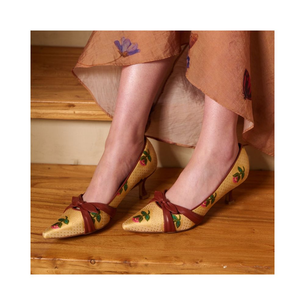 Vintage Vintage Small Square Head Yellow Rose Original Embroidery Custom Fabric Antique Sheep Leather Shoes High End Edition image 33