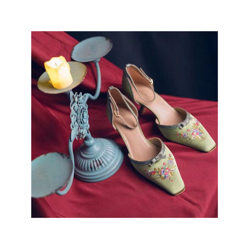Queen Vintage Embroidered Chinese Style Series Lotus Purple Silk Embroidered Retro Square Head Low Heel Cheongsam Sandals image 23