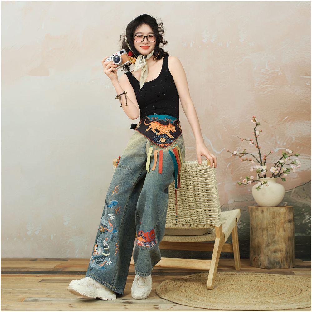 Su Luo Original Dragon Scale Sun Autumn New Loose Straight Chinese Style Dragon Embroidered Denim Pants Women image 2
