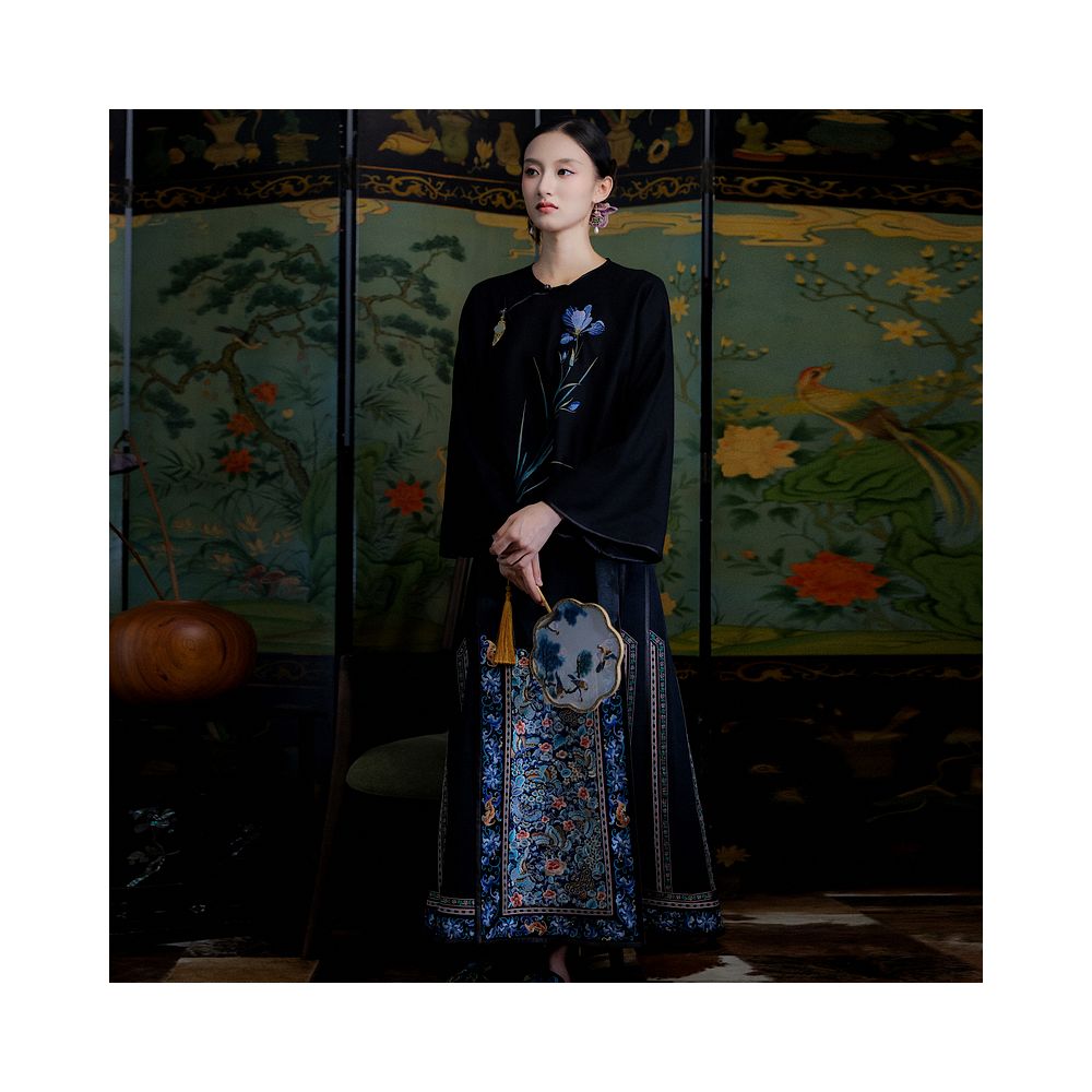 Moyu Youlan Chinese style 2025 autumn new wool velvet embroidered tea service New Chinese style Tang suit top image 3