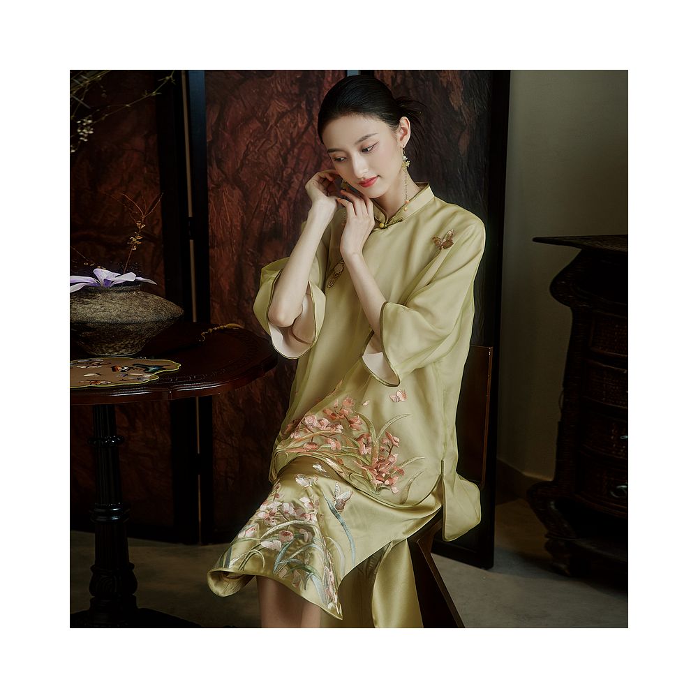 Moyu Lanhui Republic of China style improved 100 silk embroidery retro women s clothing Chinese Tang style top image 2