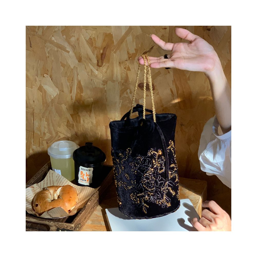 Bucket bag heavy industry embroidery retro handbag women s 2025 autumn new fashion versatile crossbody bag velvet bag image 1
