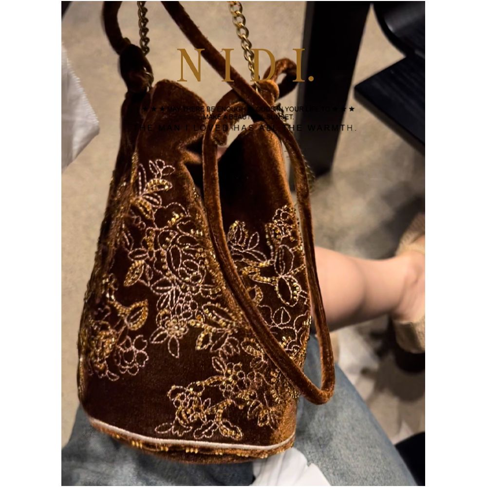Bucket bag heavy industry embroidery retro handbag women s 2025 autumn new fashion versatile crossbody bag velvet bag image 6