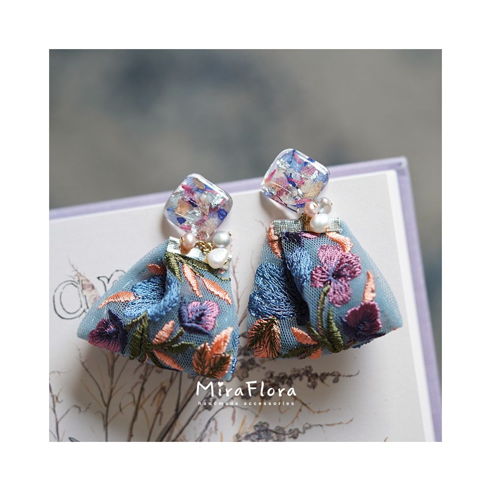 Miraflora original design super beautiful heavy embroidery fabric real flower earrings pearl earrings ear clip exaggerated style image 9