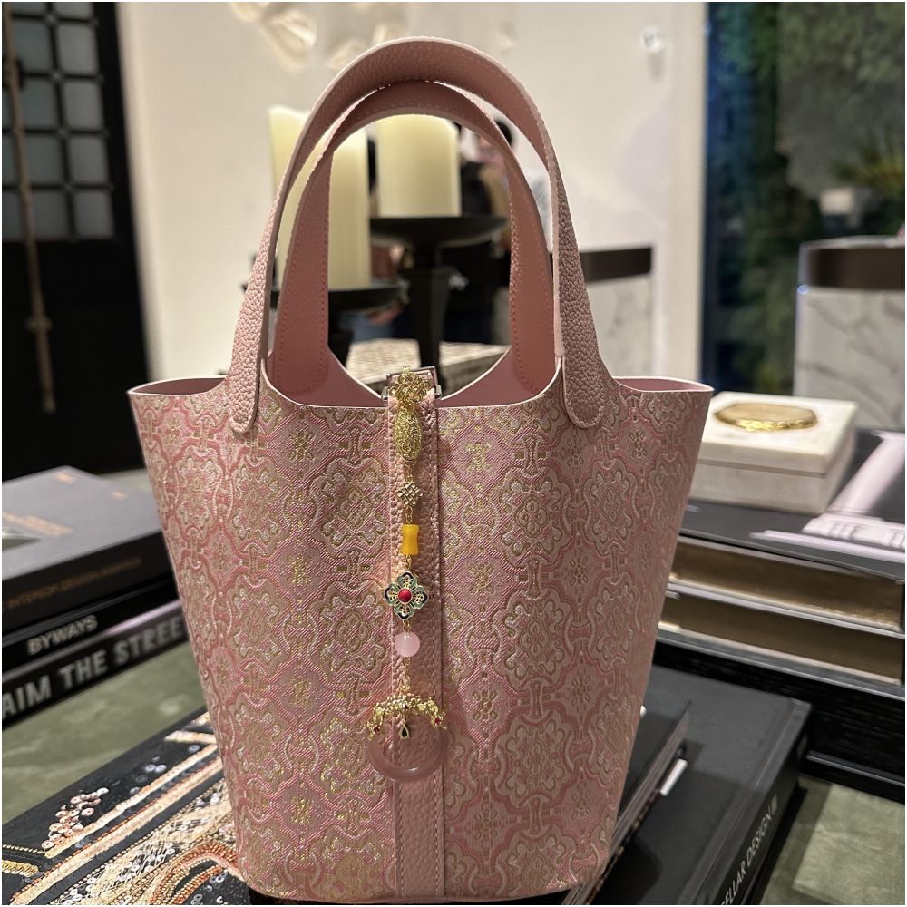 New Chinese style handmade Chinese style intangible cultural heritage Song Jinsang silk paired with cheongsam Hanfu vegetable basket hand held leather bucket women s bag image 0