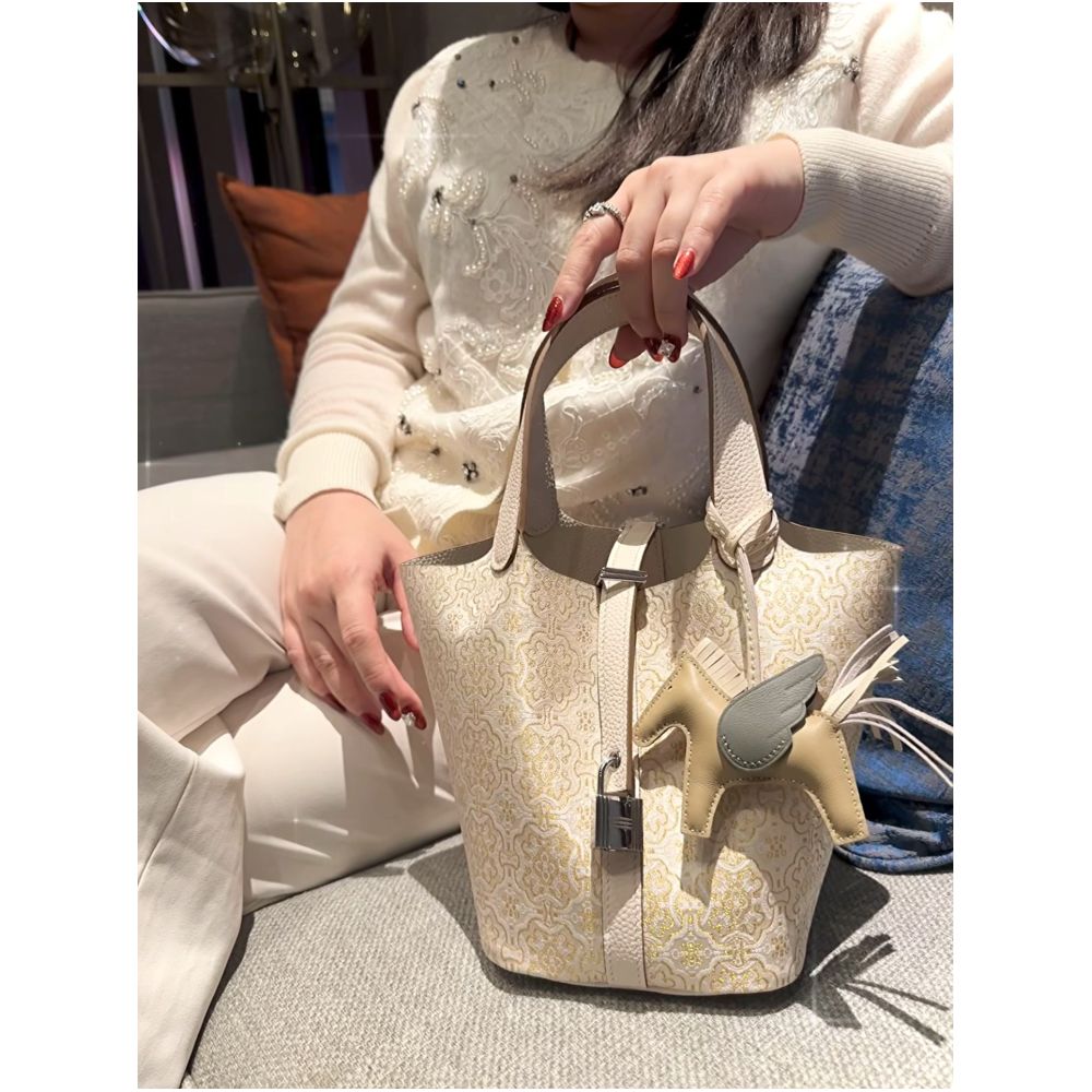 New Chinese style handmade Chinese style intangible cultural heritage Song Jinsang silk paired with cheongsam Hanfu vegetable basket hand held leather bucket women s bag image 7