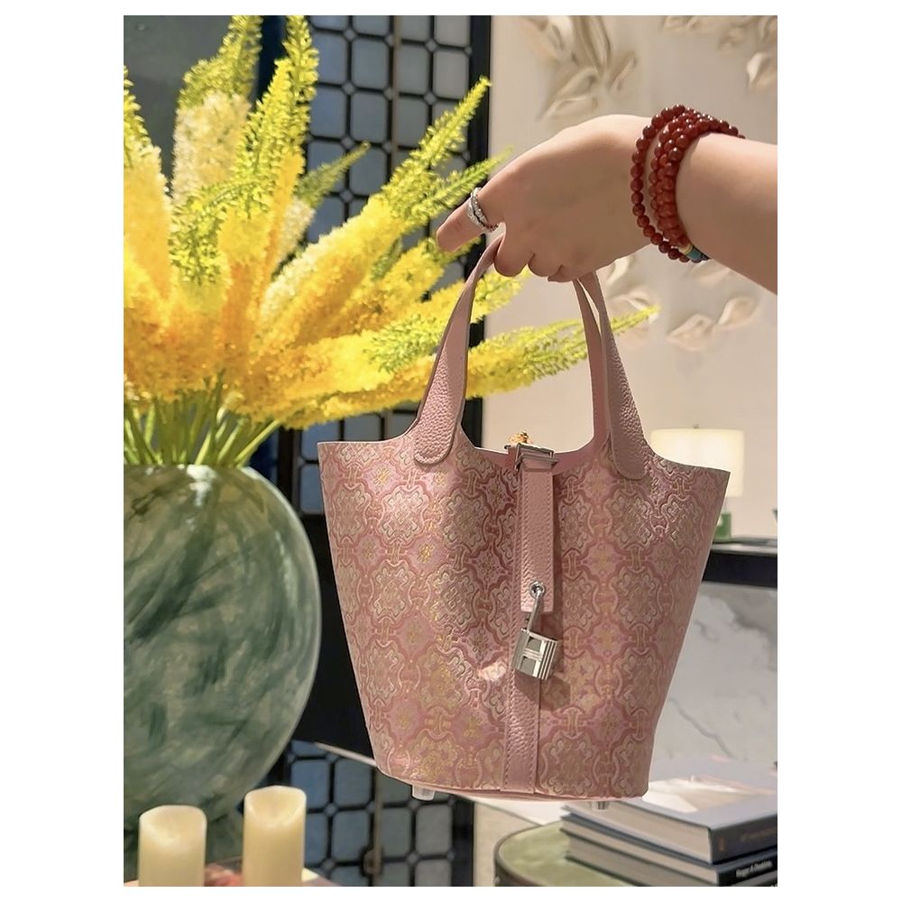 New Chinese style handmade Chinese style intangible cultural heritage Song Jinsang silk paired with cheongsam Hanfu vegetable basket hand held leather bucket women s bag image 12