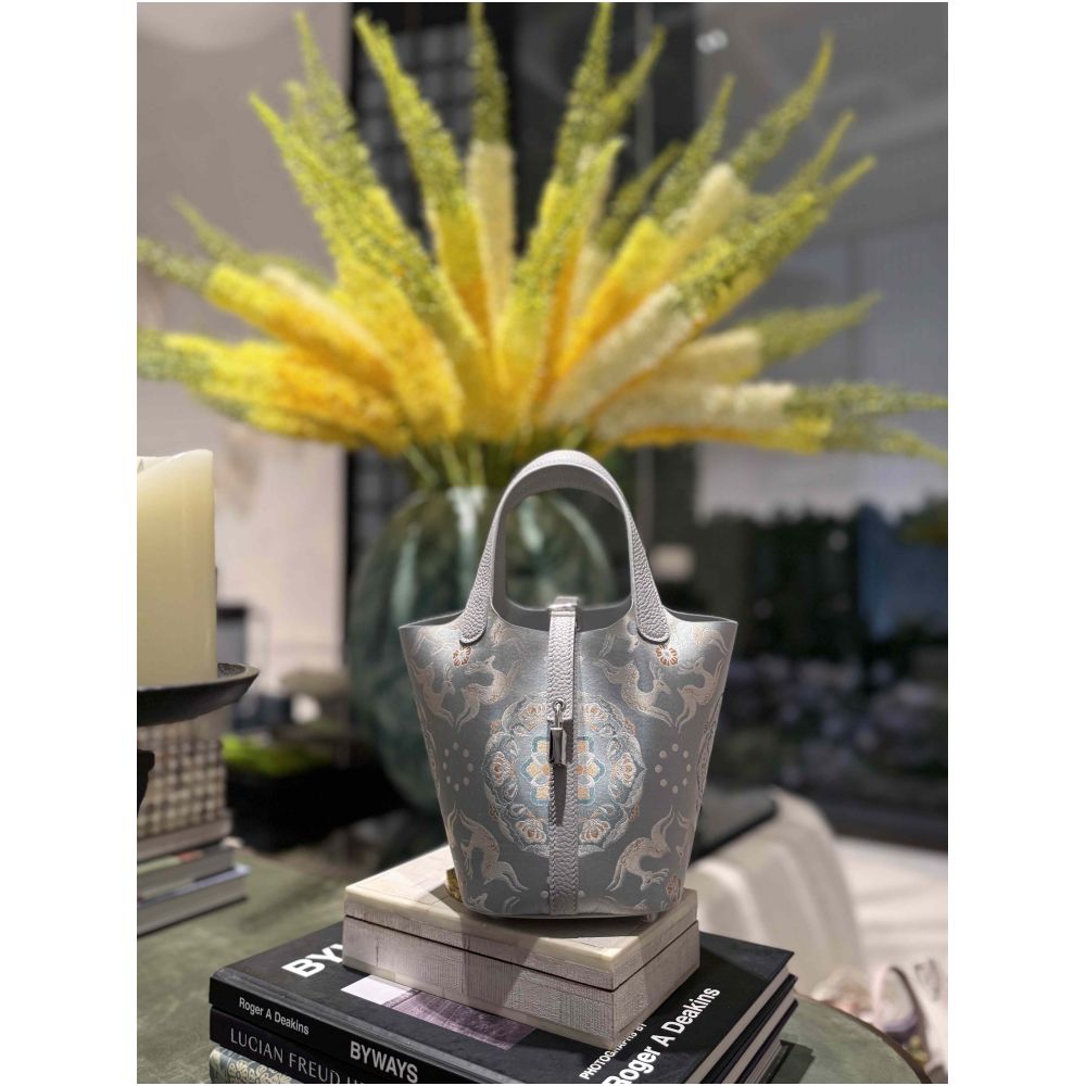 New Chinese style handmade Chinese style intangible cultural heritage Song Jinsang silk paired with cheongsam Hanfu vegetable basket hand held leather bucket women s bag image 15
