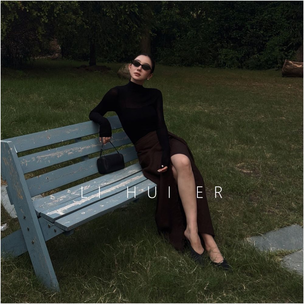 LiHuiEr LiHuiEr Lofoten s Night Light Person High Knowledge Old Money Wind Style Wearing Black Knitted Shirt Women s Top image 0