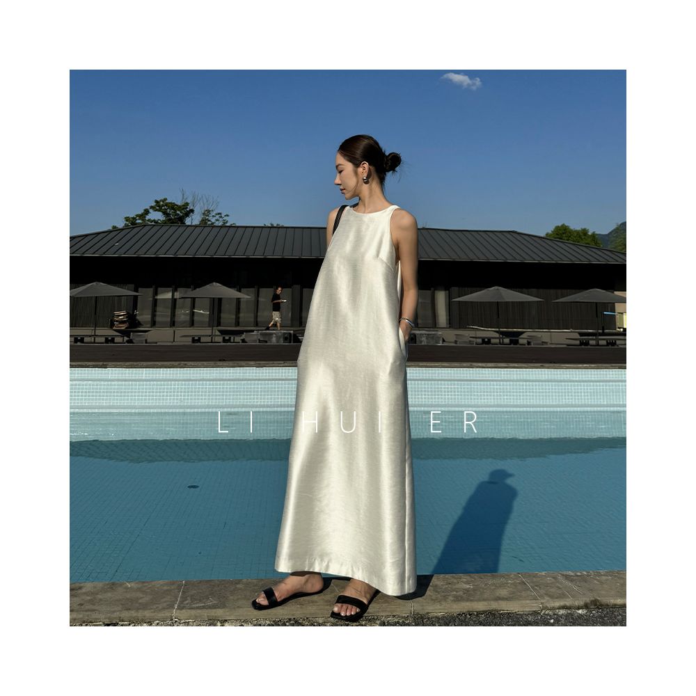 LiHuiEr simple fog black dress for women exuding a sense of luxury and slimming temperament Sleeveless vest dress image 4