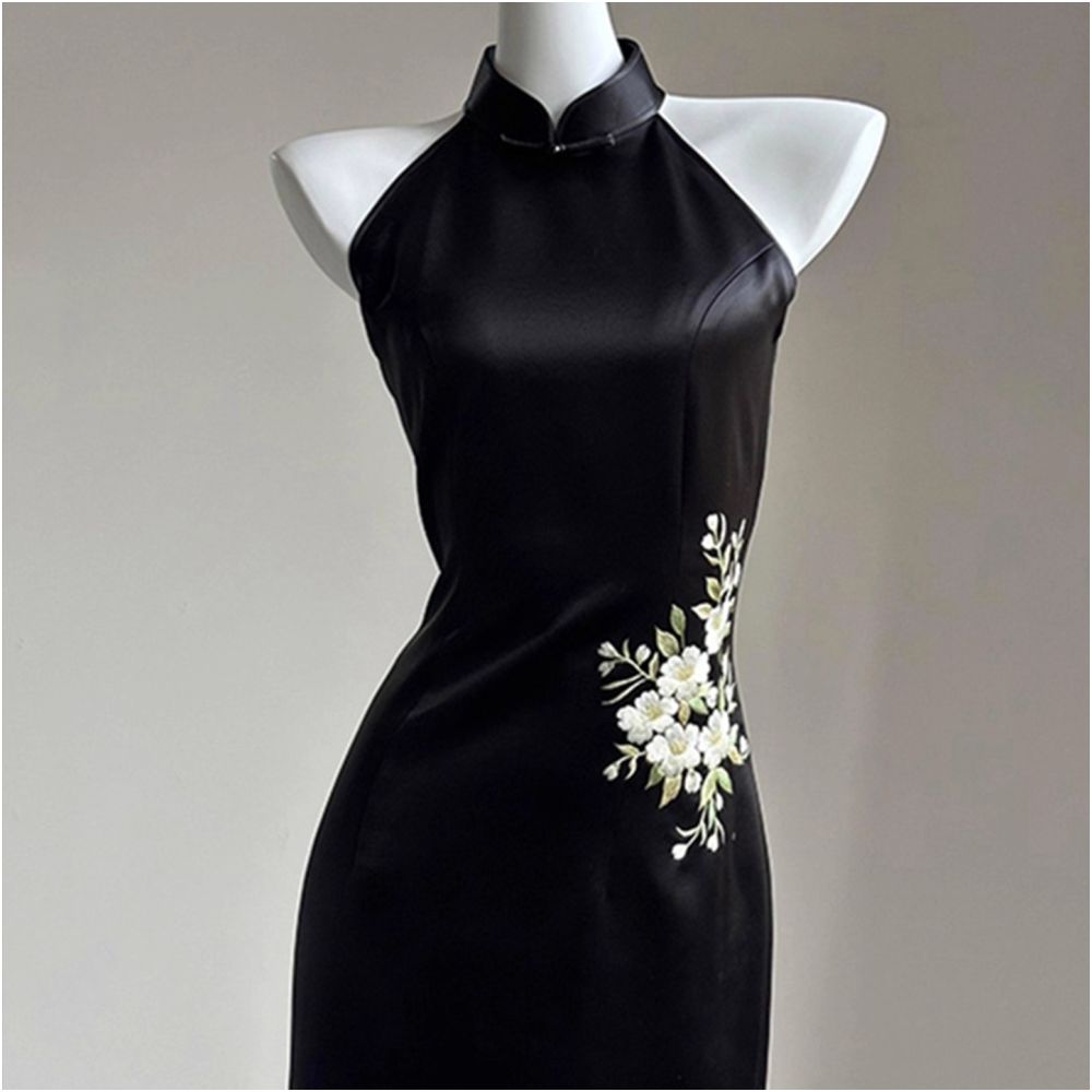 New Chinese style improved cheongsam evening dress high end light luxury niche toast dress banquet satin embroidery halter neck dress image 4