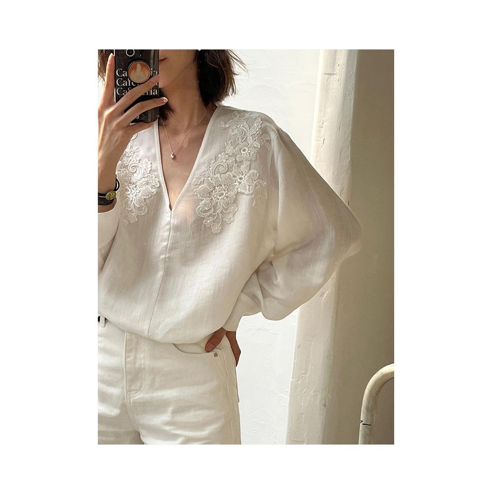 2025 New Chinese Style V neck Embroidered White Shirt for Women s Summer Fashion and Western Style Design niche cardigan image 9