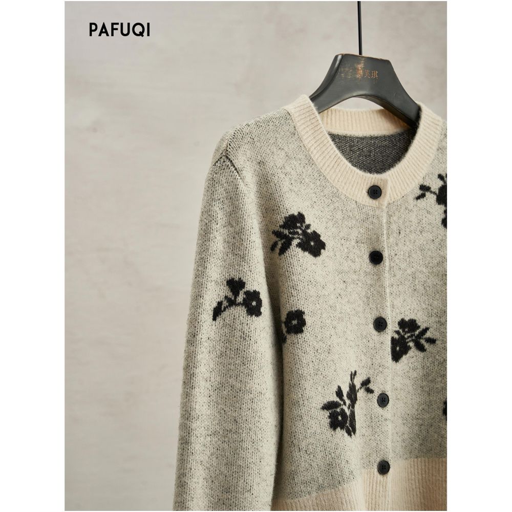 Simple temperament paired with a complete set of contrasting jacquard knitted round neck cardigans and knitted sweaters for autumn and winter in 2025 image 2