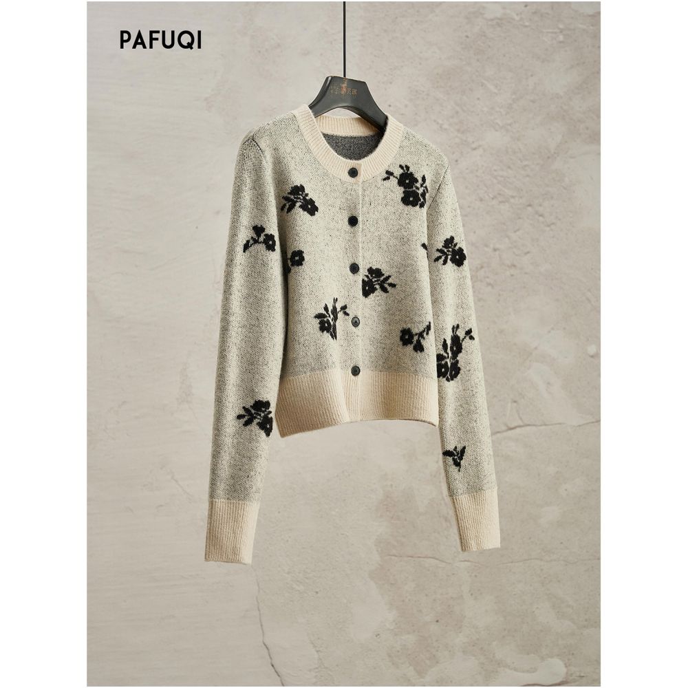 Simple temperament paired with a complete set of contrasting jacquard knitted round neck cardigans and knitted sweaters for autumn and winter in 2025 image 3