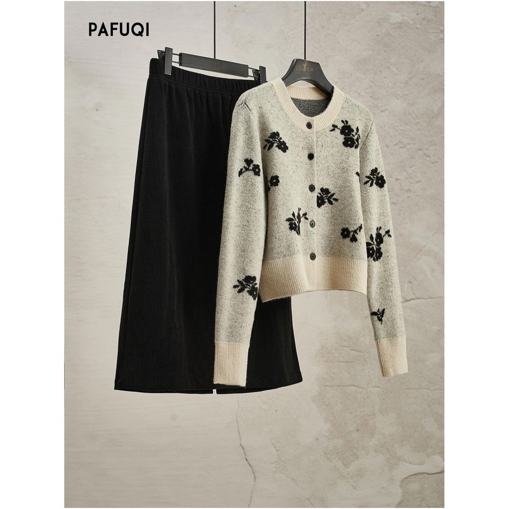 Simple temperament paired with a complete set of contrasting jacquard knitted round neck cardigans and knitted sweaters for autumn and winter in 2025 image 12