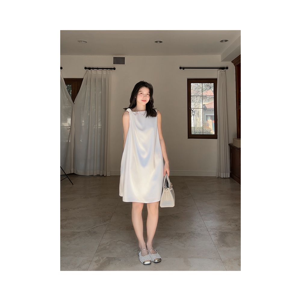 ASAYA5202 – Pearl Glow Draped Satin Dress 🤍✨