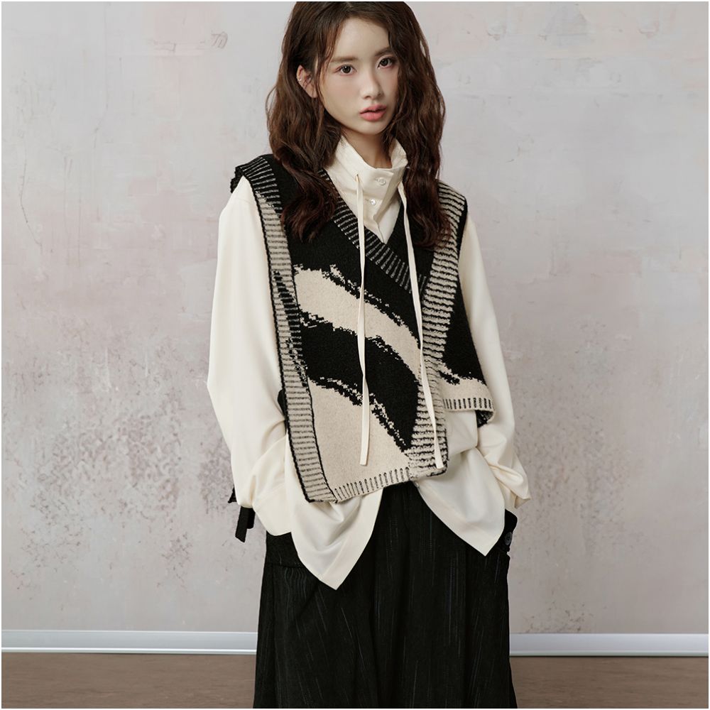 JfYanYan Lava Beach Vest Women s Unique V neck Knitted Tank Top Irregular Design Feel Stacked Shoulder image 1