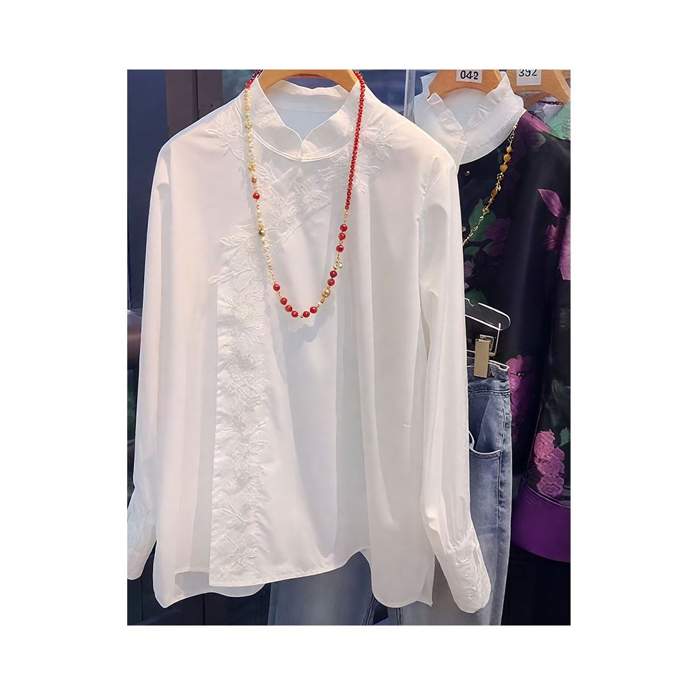 New Chinese style heavy industry embroidery retro buckle Chinese style shirt for women 2025 new long sleeved white versatile top autumn image 4