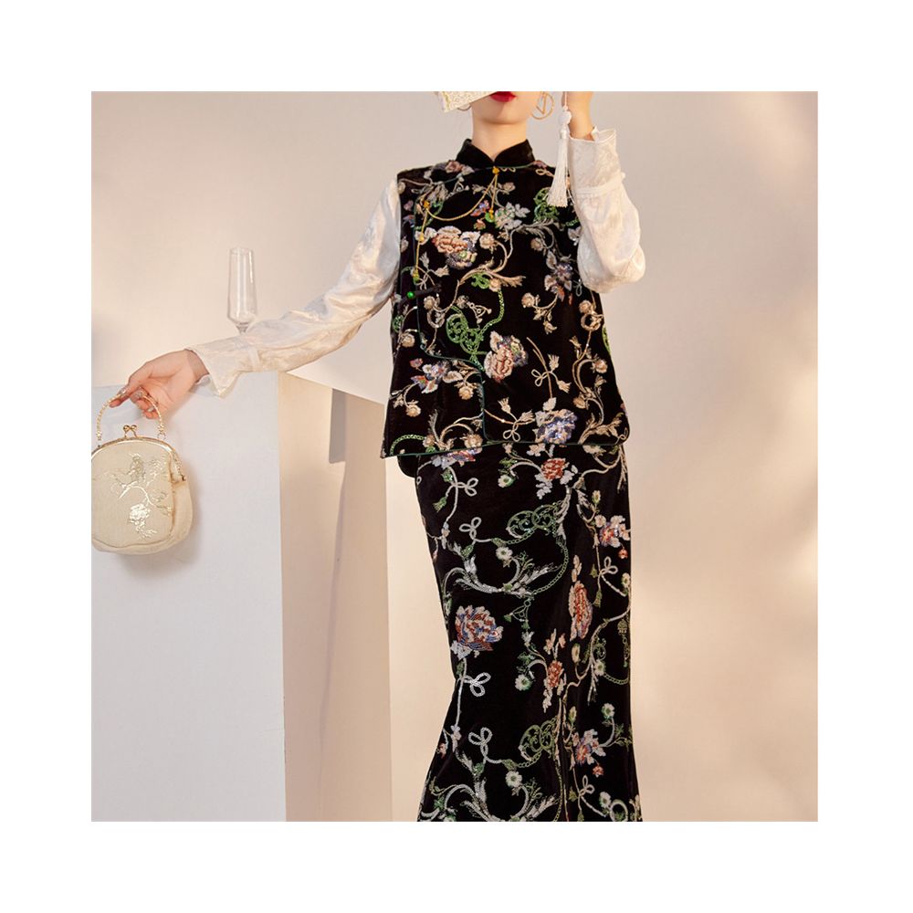 2025 Autumn Winter New Style Women s Clothing Modified Cheongsam with Chinese Stand Collar and Embroidered Vest New Chinese Retro Set image 3